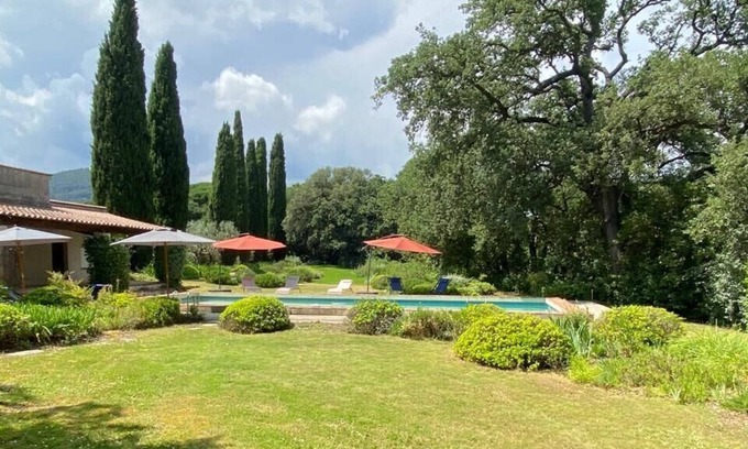 La Farlede House | Authentic and spacious Provencal building