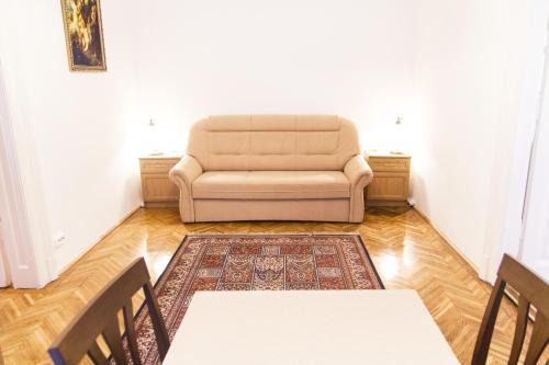 Palace District Apartment | Authentic Budapest Apartment