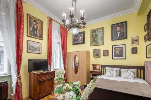 Palace District Apartment | Authentic City Stay