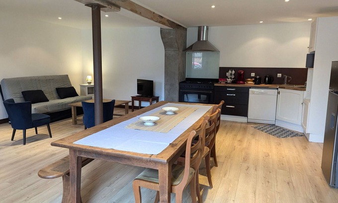 Villemurlin Cottage | Authentic Cottage in Villemurlin with Garden and Parking