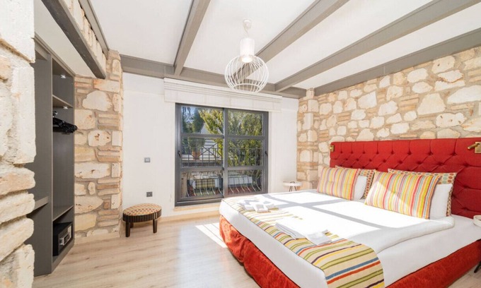 Kaleici Apartment | Authentic Flat with Garden 5 min to Beach