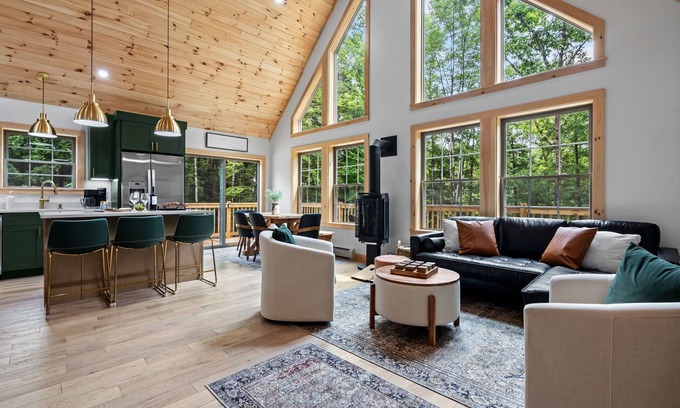 Brownfield Cabin | Autumn Cabin: 4BR/2BA 15min to Conway Fire Pit Leaf-Peeping Ready