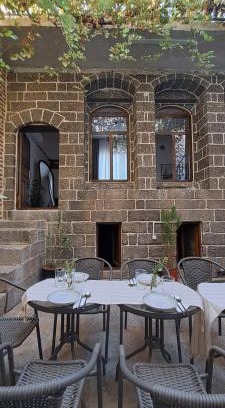 Sur House | Ava House