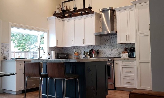 Encinitas House | Available for Race Season. Renovated, quiet, Master on main floor, close to all.
