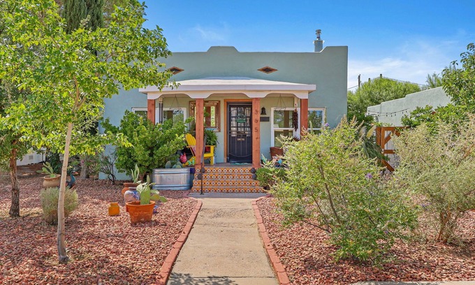 Las Cruces House | Available for Rodeo & State Fair! PET friendly EV Charger