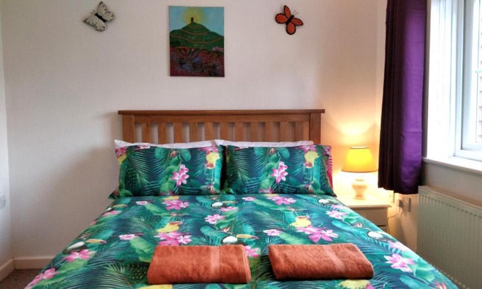 Glastonbury House | Avalon Retreat Self Catering Vegetarian Accommodation in the Heart of Glastonbury