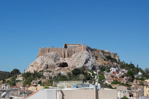 Plaka Apartment | Avgi - Premium Acropolis view - family bedroom