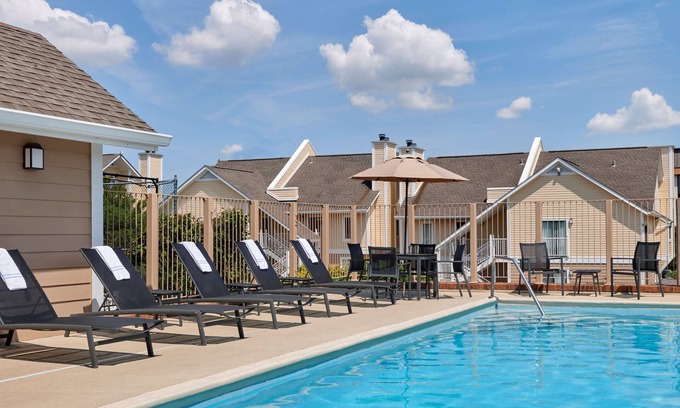 Atlanta Hotel | AVIA Residences on Savoy- Extended Stay