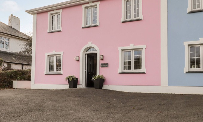 Aberaeron House | AWEL AERON, family friendly, character holiday cottage in Aberaeron