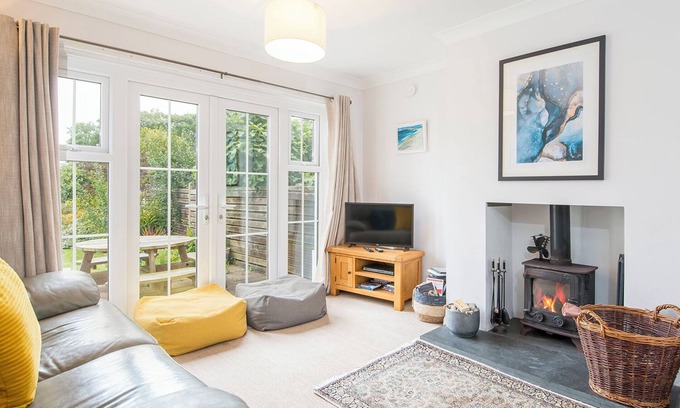 Stackpole Cottage | Awel y Mor, Holiday home Stackpole, Sleeps 6, 3 bedrooms, bathrooms