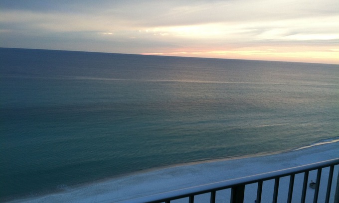 Biltmore Beach Condo | AWESOME DECEMBER DEAL: Sun 12/7 to Sun 12/21 =1500 or 850 week! 5star/Beachfront