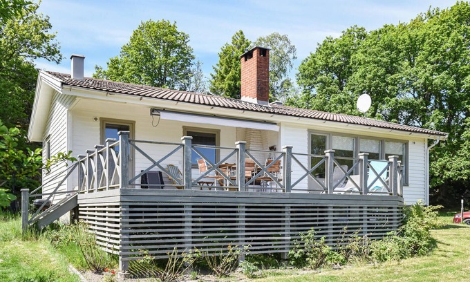 Apelgarden House | Awesome home in Hjälteby with WiFi