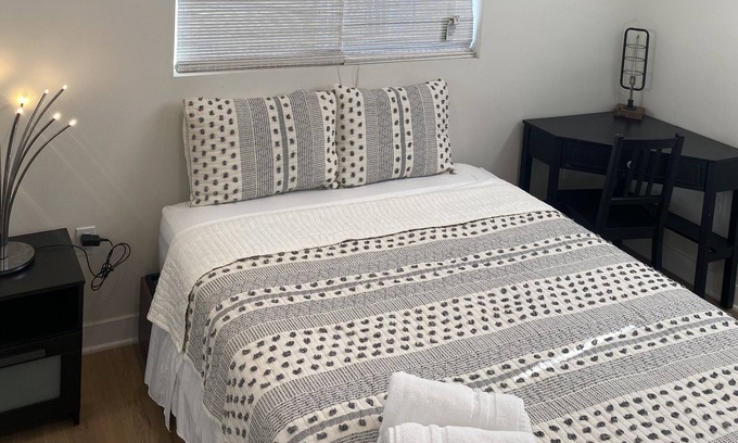 Vernon Apartment | Awesome stay LA -SO-FI