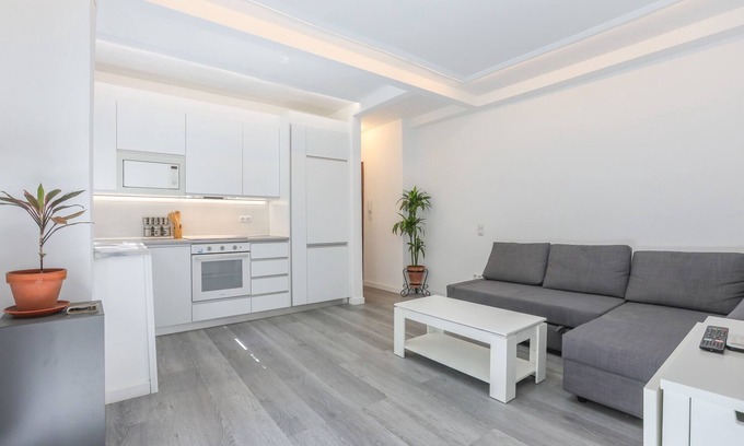 Nervion Apartment | Azahar Gran Plaza - Two Bedroom Apartment, Sleeps 4