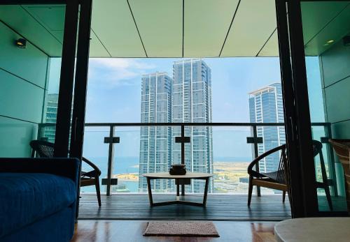 Colombo 02 Apartment | Azure Casa By Tequila Holidays