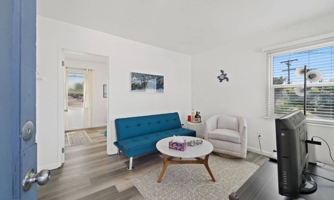 Lincoln Acres Apartment | Azure Loft: Perfect 4 City Trips with Free Parking