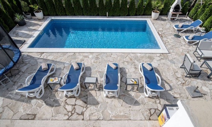 Trebinje Apartment | Azzurro I apartment with Swimming pool & Jacuzzi in Trebinje