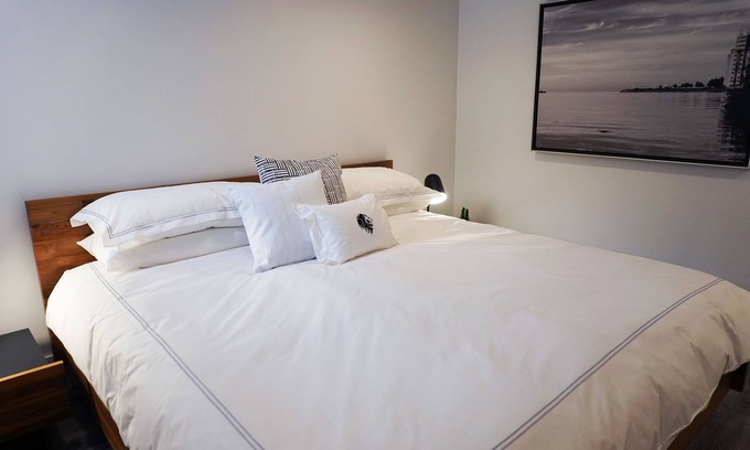 Collingwood Apartment | B-1, 2 Bedroom - Downtown Collingwood, Luxury Boutique Hotel.