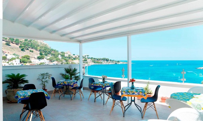 Sferracavallo Bed & Breakfast | B&B Una Terrazza sul Golfo di Sferracavallo