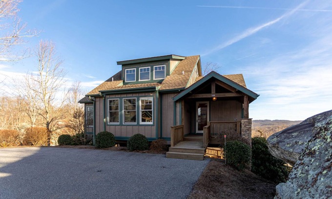 Foscoe Condo | B Rock Ridge at Echota - townhome with private hot tub!