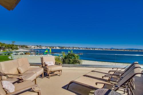 Mission Beach House | B5172 Villa on the Bay - 7 Bedroom