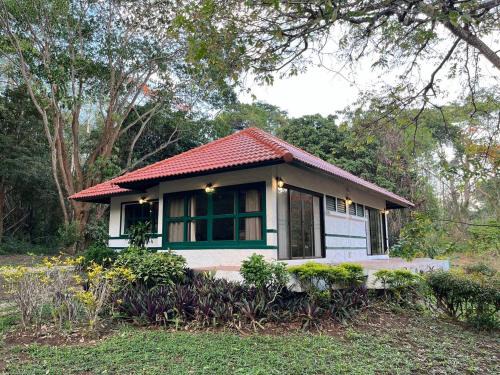 Phrao Cabin | Baan Korbsuk Teak Cabins 3-4