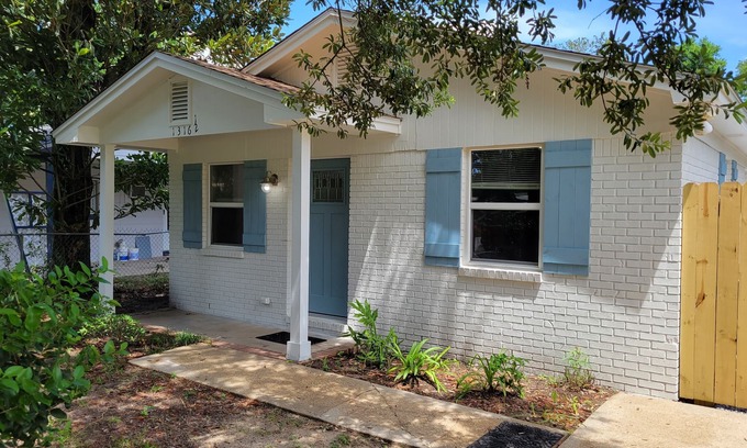 Southeast Pensacola House | Baars Cottage in East Hill 3Br/1Ba