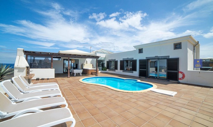 Montana Roja Villa | Babel Playa Blanca With Ocean Views and Hot Tub