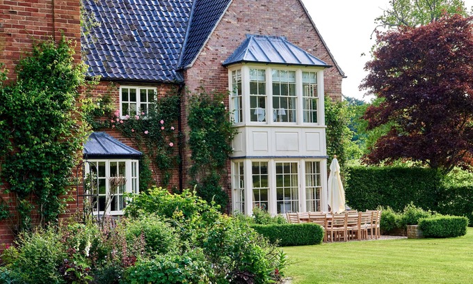 Fakenham House | Babies in travel cots not included in the capacity totals