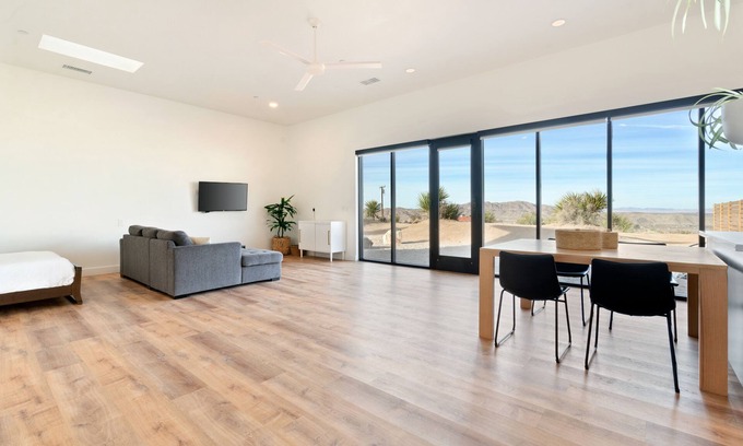 Joshua Tree House | ✨ Back Haus - Views, Dark Skies and Fire Pit! ✨
