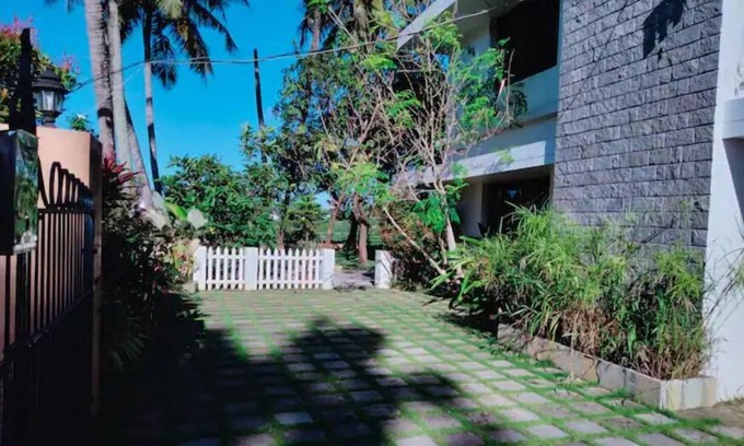 Vyttila Villa | Backwater facing villa in Vytilla, Kochi