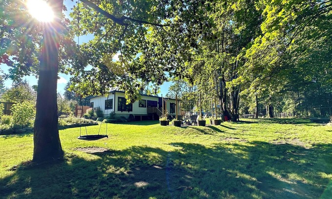 Westholme House | Backyard Bliss! Family and dog friendly home steps from River