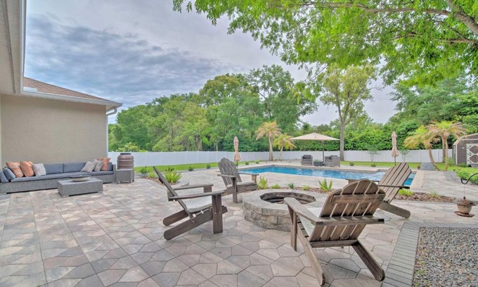 Crystal River House | Backyard Oasis with Pool Airy Crystal River Retreat