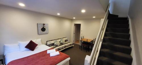 Fenton Street Hotel | Baden Lodge Motel - PRIVATE SPA Bath