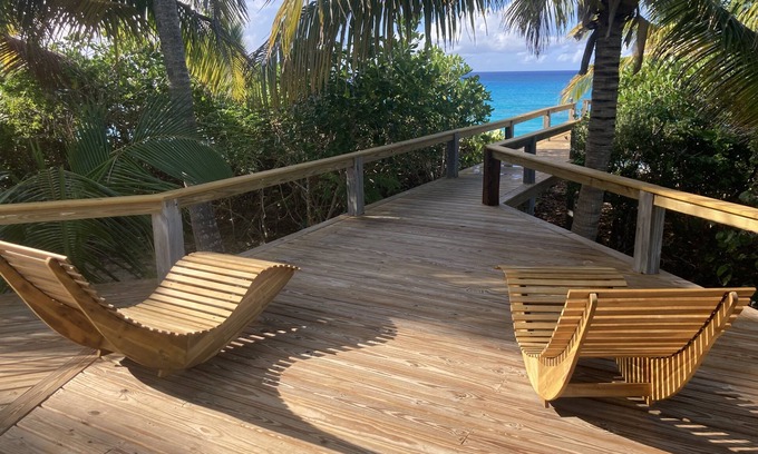 Sugar Loaf Settlement House | Bahamas oceanfront paradise. 250 off if you stay 8 nights.
