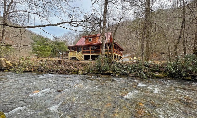 Alarka Cabin | Bailey`s Cabin on the Creek