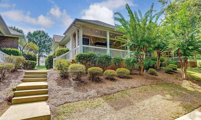 Cornelius House | Bailey's Corner in Cornelius - Walkable neighborhood to restaurants, shops & bars - Community Pool