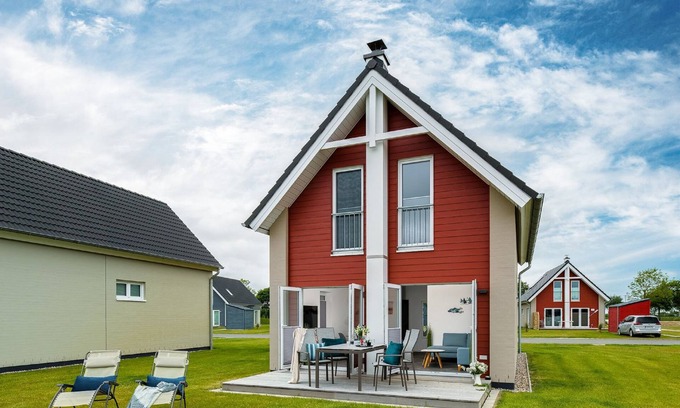 Busum House | Bajo Lykke - close to the beach and the North Sea, fireplace, infrared sauna, terrace