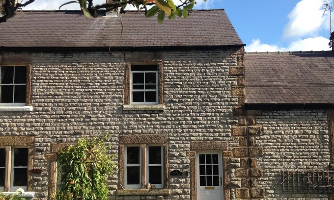 Bakewell Cottage | Bakewell One Bedroom Cottage In A Peaceful Location With Parking Space.