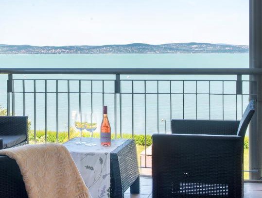 Siofok Aranypart Apartment | Balaton Lakeside Residence
