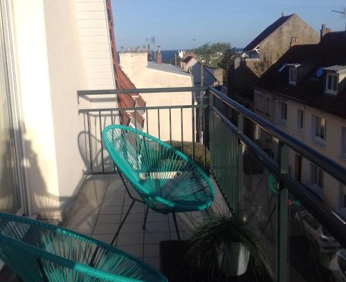 Wimereux Apartment | Balcon avec vue panoramique de la mer, le village et la campagne - parking privé