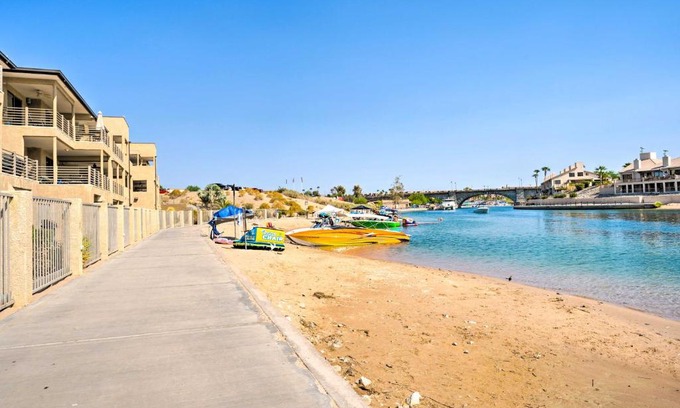 Lake Havasu City Apartment | Balcony and Grill Beachfront Lake Havasu City Condo