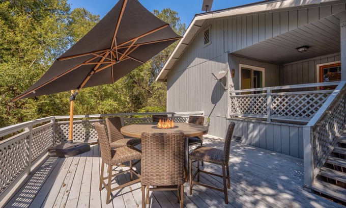Mariposa House | Bald Bear Barracks