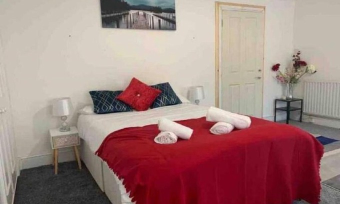 Balham House | Balham, South London Spacious Guest House 5, 6 rooms available