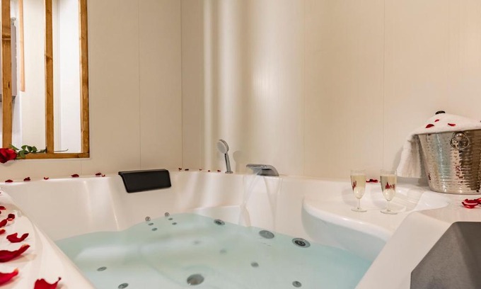 Villenave-d'Ornon Apartment | Bali Chic
