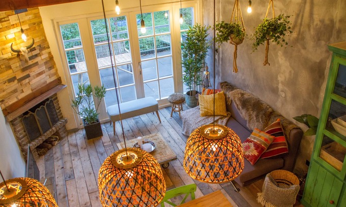 Velsen-Zuid Cottage | Balistyle guesthouse in the forest near Amsterdam with Hottub