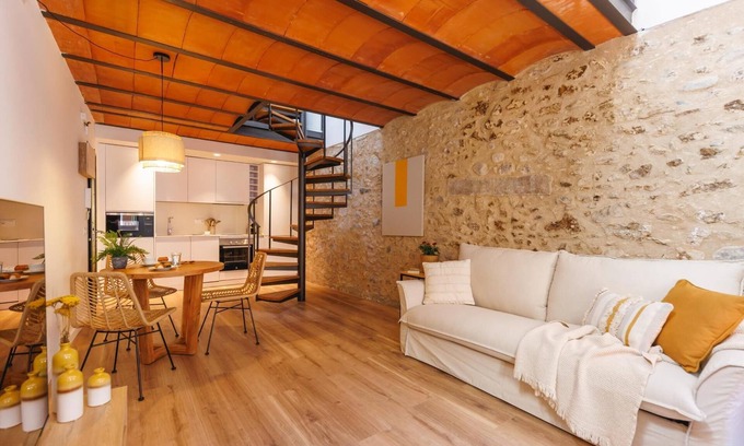 Old Town Apartment | Ballesteries 40 - Duplex apartment in Girona | Bravissimo
