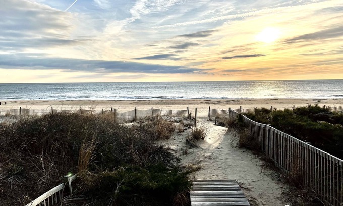 Bethany Beach House | Balmy Waves Sur Mer - Atlantic Watergate Oceanfront