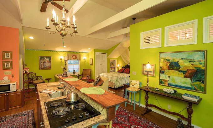 Beaufort Apartment | 'Banana' Caribbean-Inspired Get-Away
