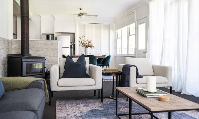 Central Mudgee House | Bancroft House on Scenic Mudgee Golf Course